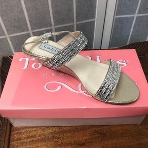 Touch Ups By Benjamin Walk,Woman,Sandals StrapsCocktail,Silver-Champagne,Sz8.5.!